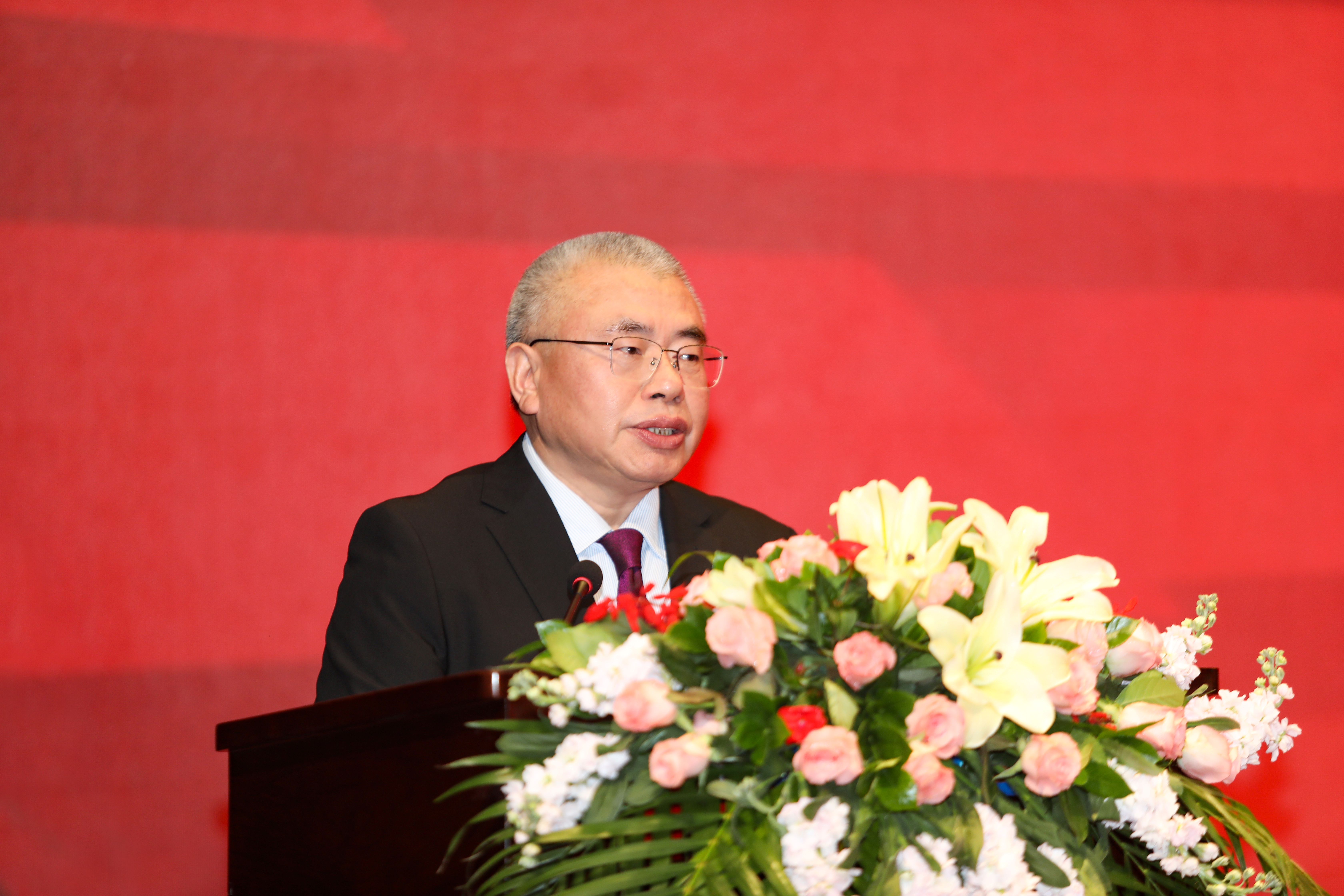 1.集团公司党委书记、、董事长、、总司理杨安国作大会致辞.JPG